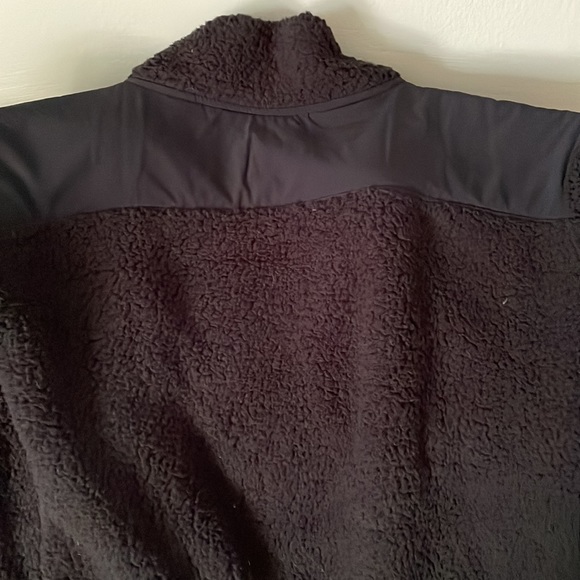 Women’s under armor coat - Picture 3 of 3